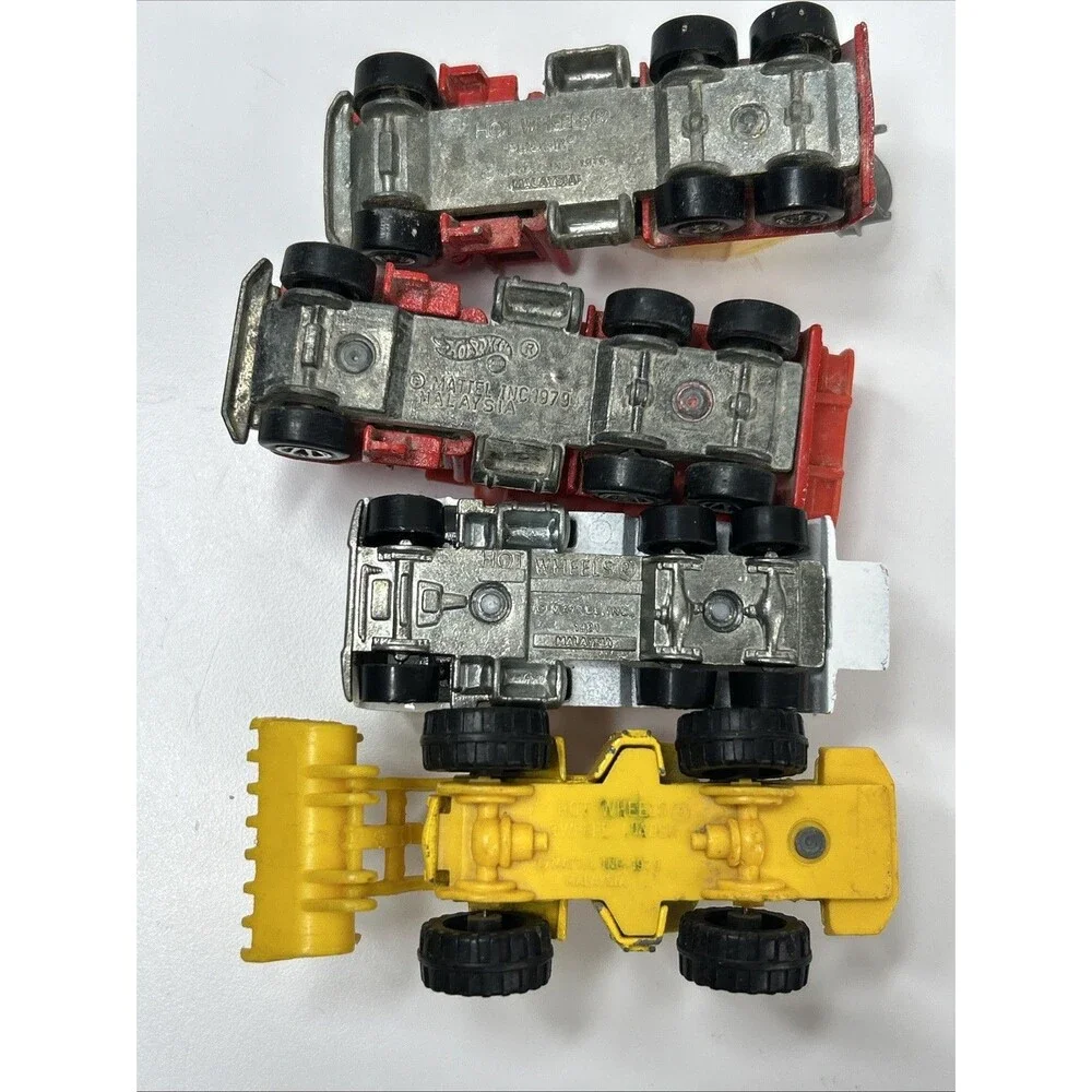 Vtg Hot Wheels Construction Lot Peterbilt Dump Cement Tow Truck Front Loader